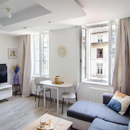 Apartment T2 A Deux Pas De La Celebre Place Stanislas *